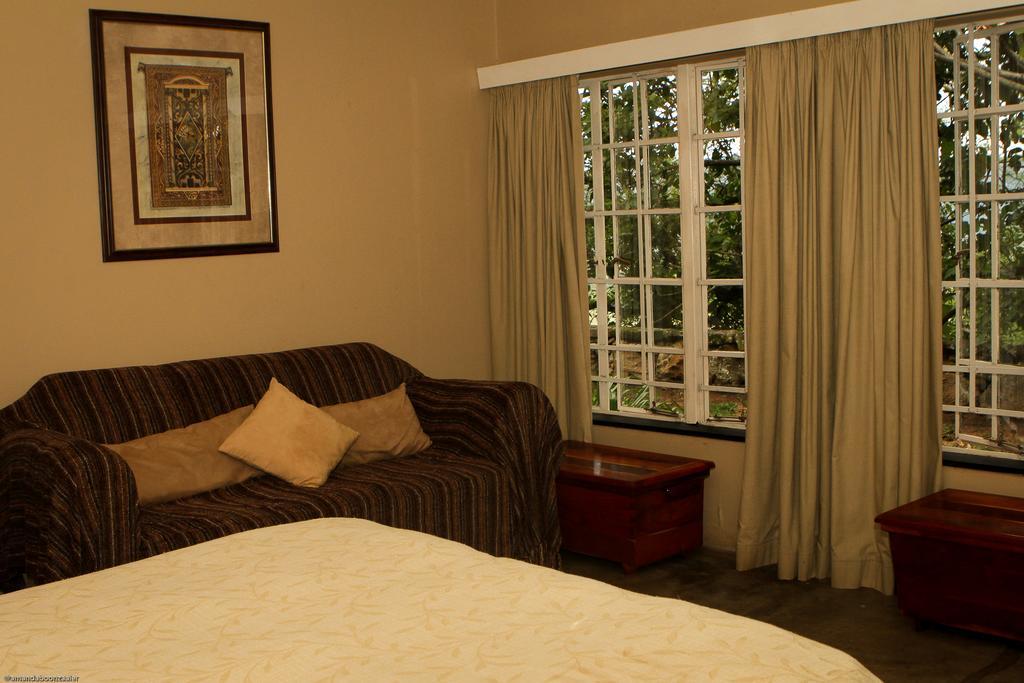Down Gran'S Self-Catering Cottage Lobamba 外观 照片